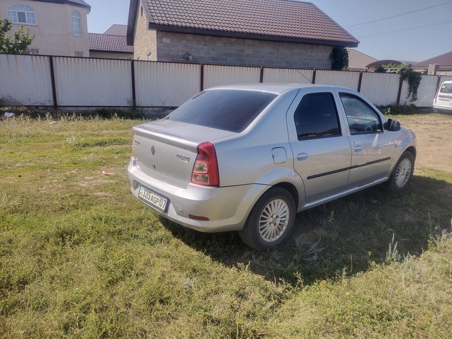 Автомобиль Рено Логан 1,2014г.в.продам