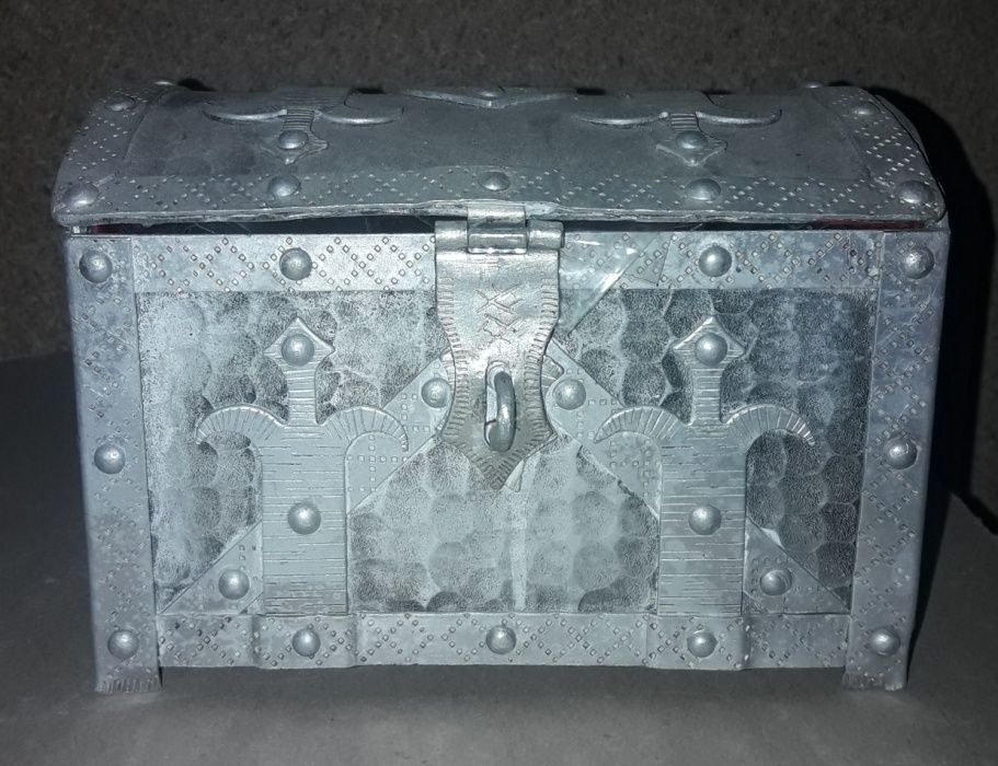 Casetă bijuterii.