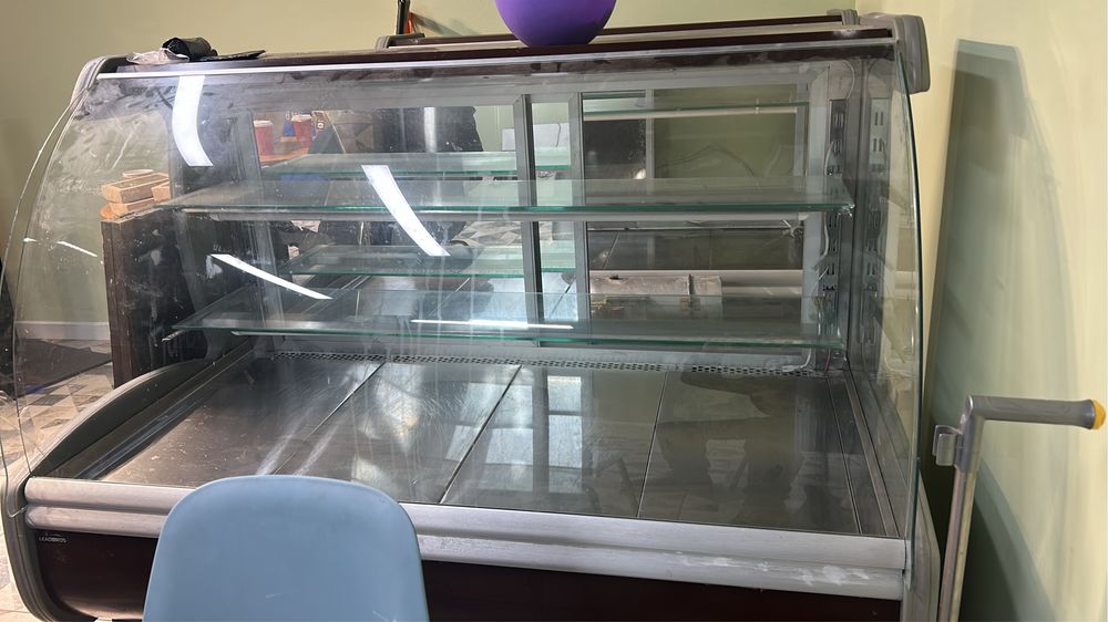 Холодильная витрина Leadbros