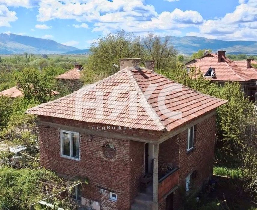 Двуетажна къща в село Николаевци - 5 мин от гр.Кюстендил