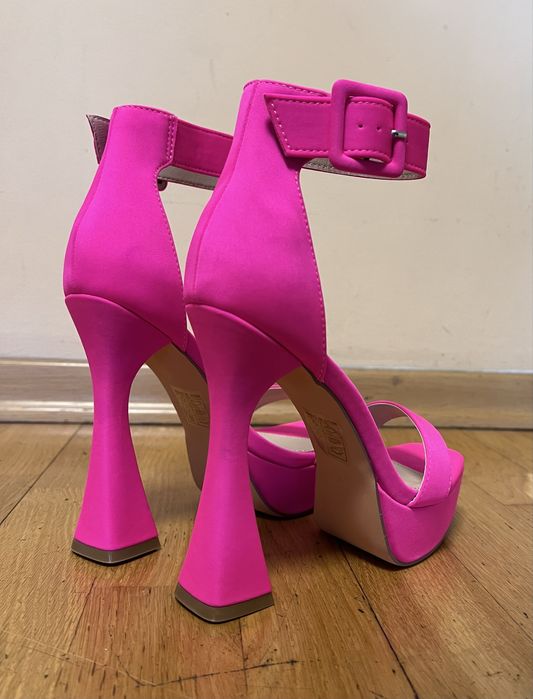 Сандали на висок ток - 37 номер, НОВИ