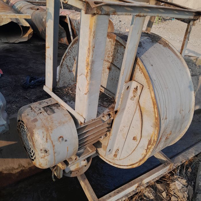 Вытяжка движок мощный 3 фазный 380вольт  2 шт