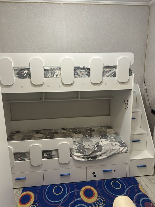 Продам комплект детской мебели