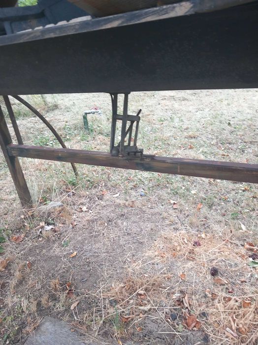 Продавам масивно барбекю