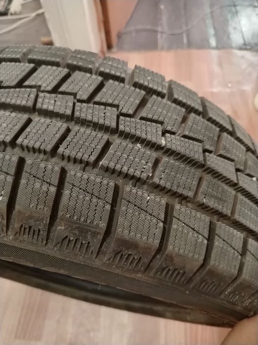 Зимние шины новые комплект