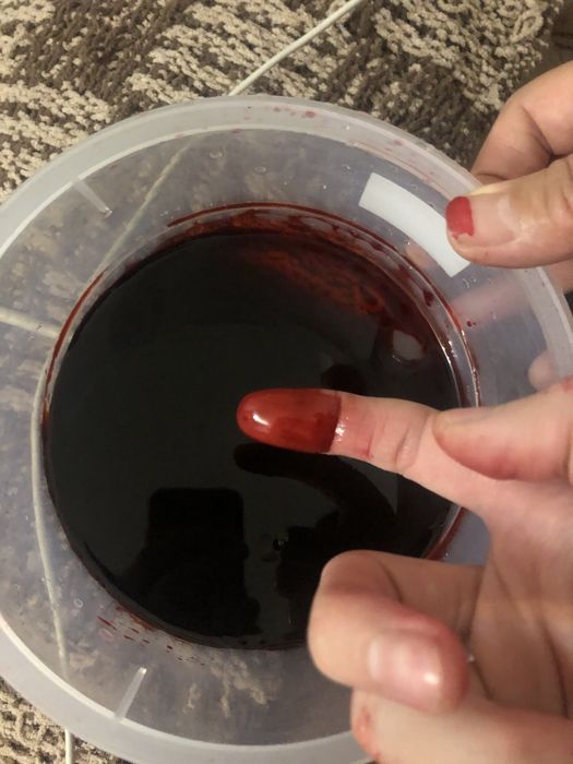 Кровь бутафорская