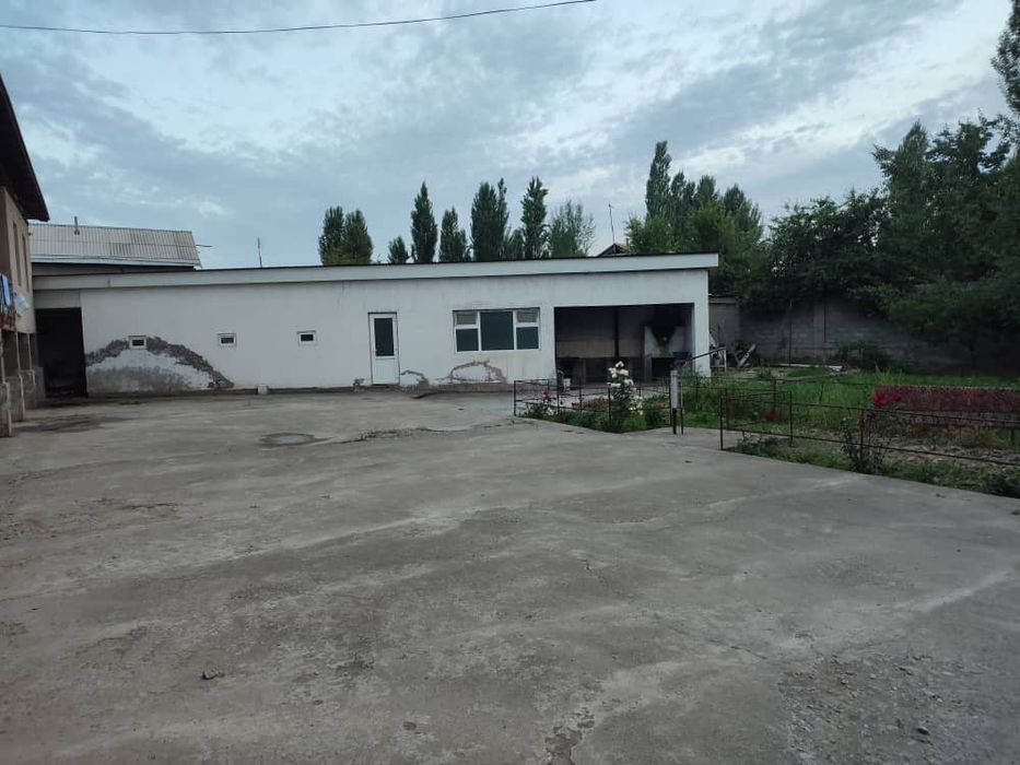 Продаётся дом совсем удобствами.