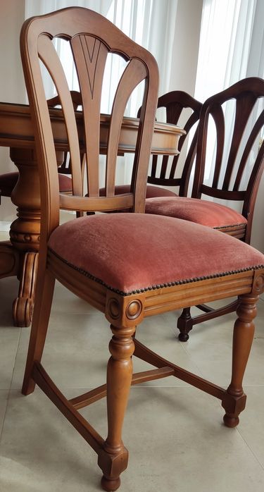 Masa cu 6 scaune din lemn masiv de Meranti