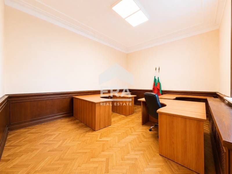 Офис под наем в представителна аристократична сграда в центъра на Софи