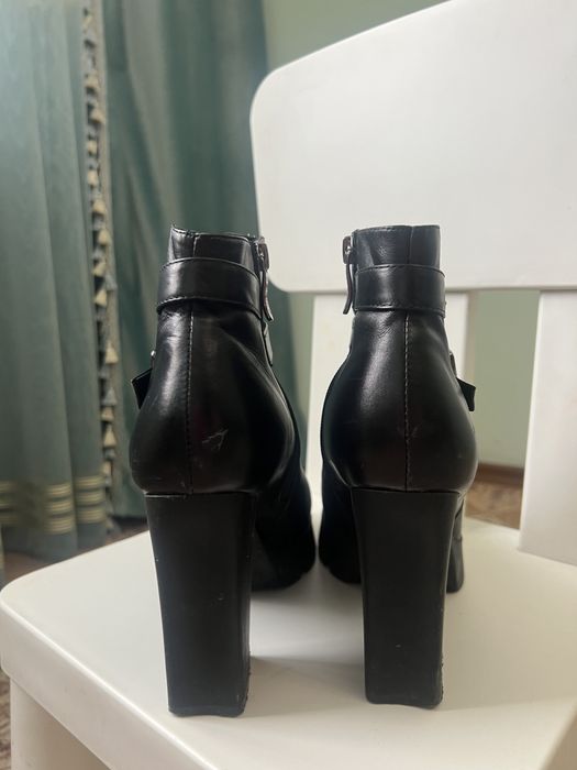 Продам осенние ботинки.