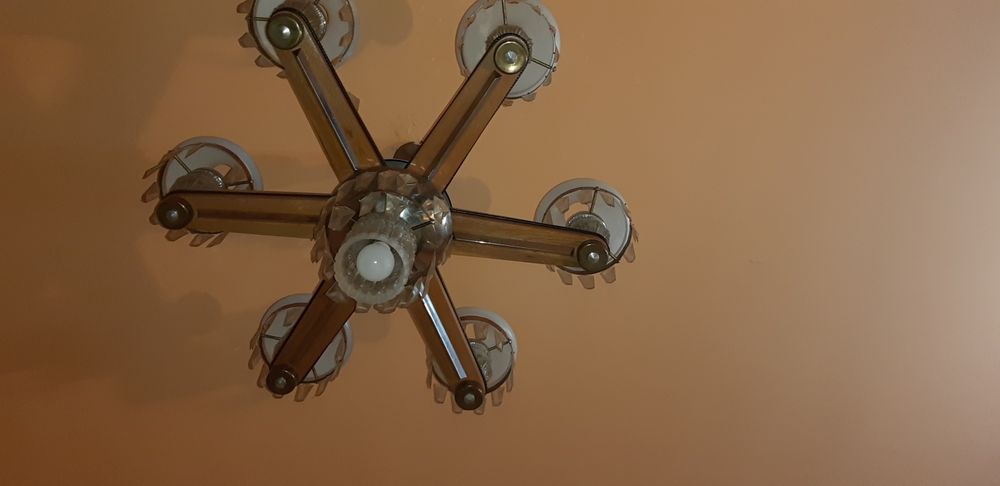 Lustra lemn lucrata manual