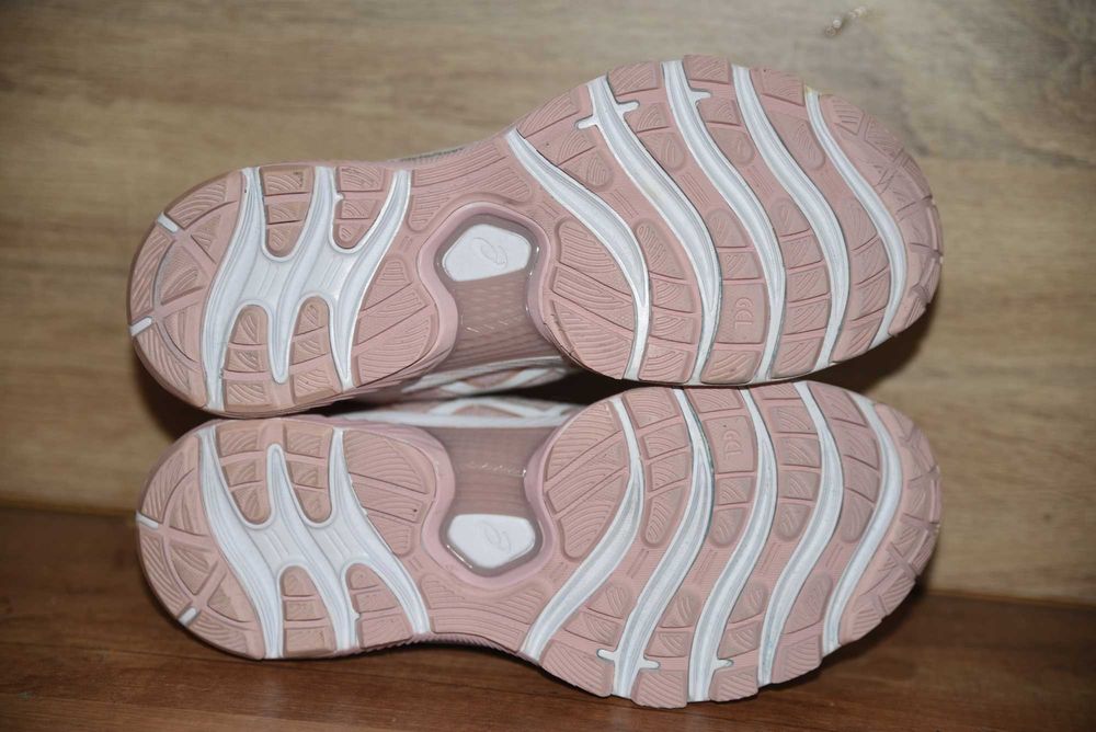 Оригинални Маратонки Asics GEL Nimbus 22 , 39 номер.