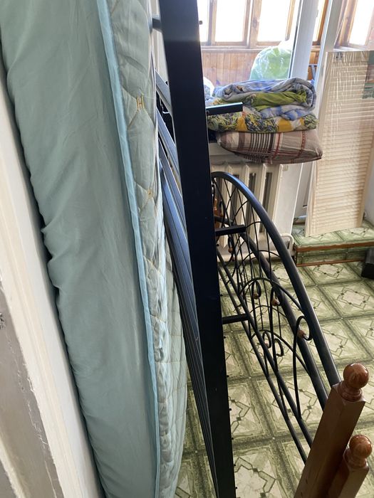 Кровать с матрасом в подарок