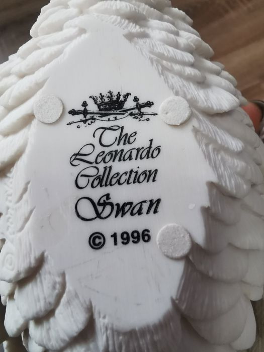 Продавам уникален лебед производство 1996год. Leonardo Colection