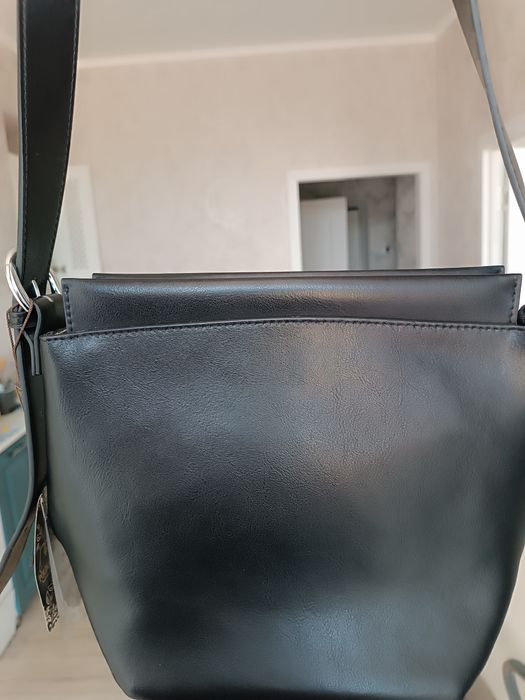 Продам новую кожаную сумку