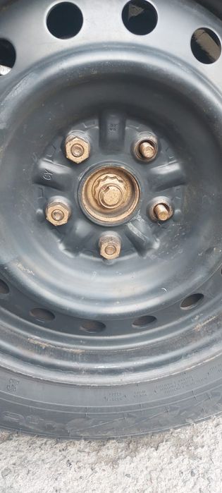 Продам резину с дисками комплект