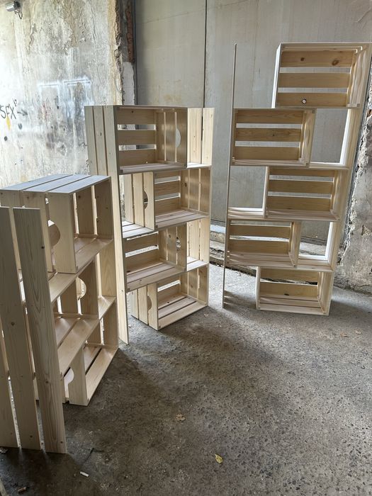 Универсален разтегателен и чупещ се дървен стелаж от щайги