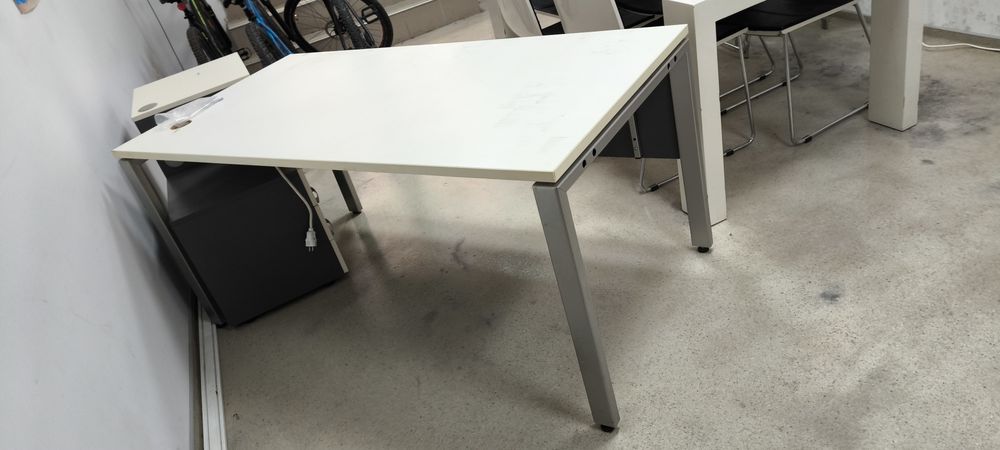 Oфис бюро или маса