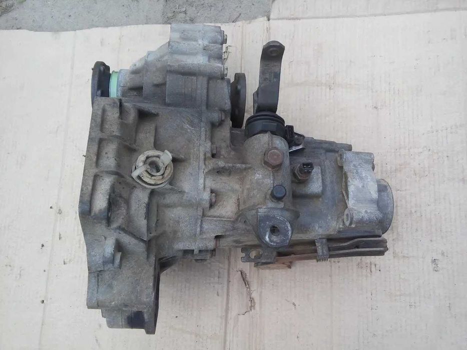 Продам КПП коробку гольф -3-2 вента 1.8 2.0