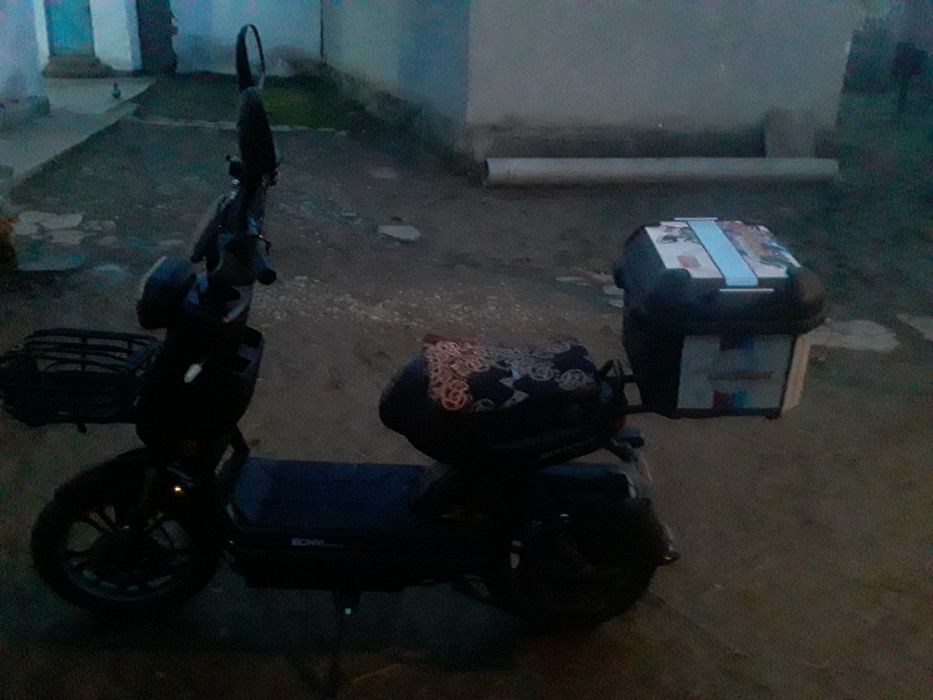 Sukuter yangi 3 oy xaydalgan srochna sotiladi