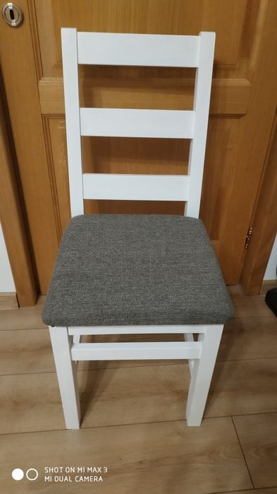 Scaune,mese albe din lemn masiv pentru saloane,nunti, restaurante