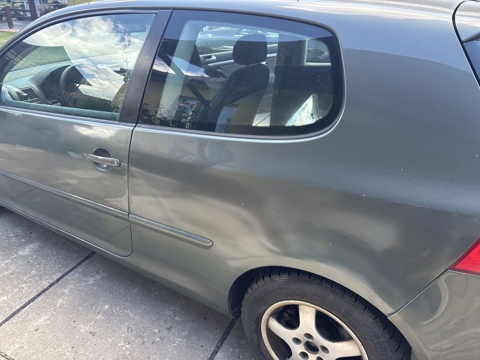 Golf 5, anul 2005, in doua usi, in stare buna…