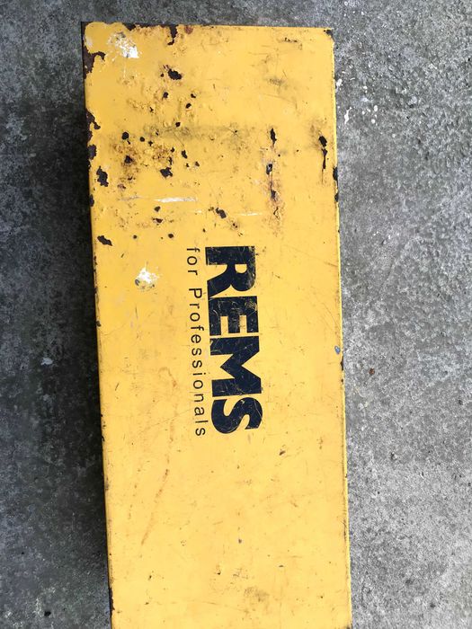 Машина за изработване на резба