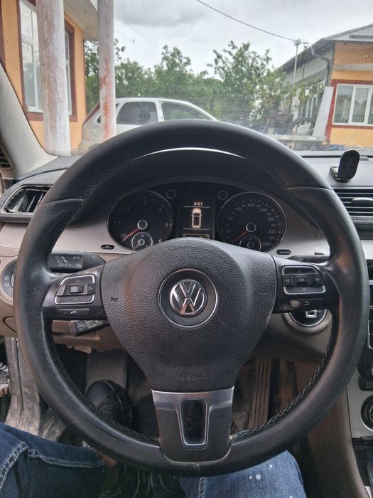 Vand volan vw Passat b 6 cc cu comezi se vinde complet