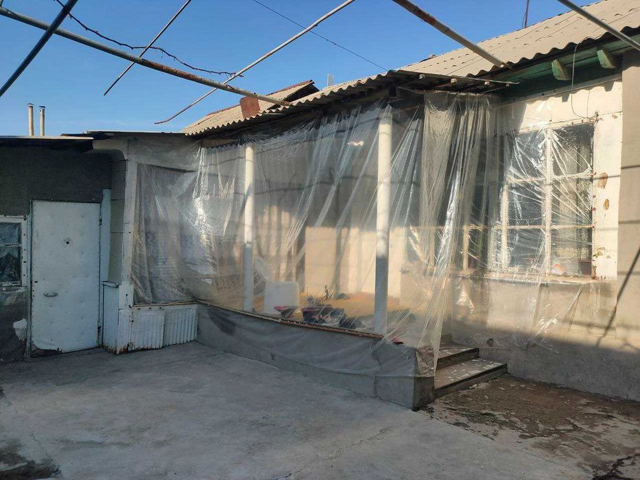 СРОЧНО !! Продаётся участок в Яшнабаде 2.5 соток 4 комнат