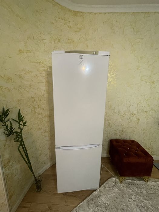 Холодильник Indesit