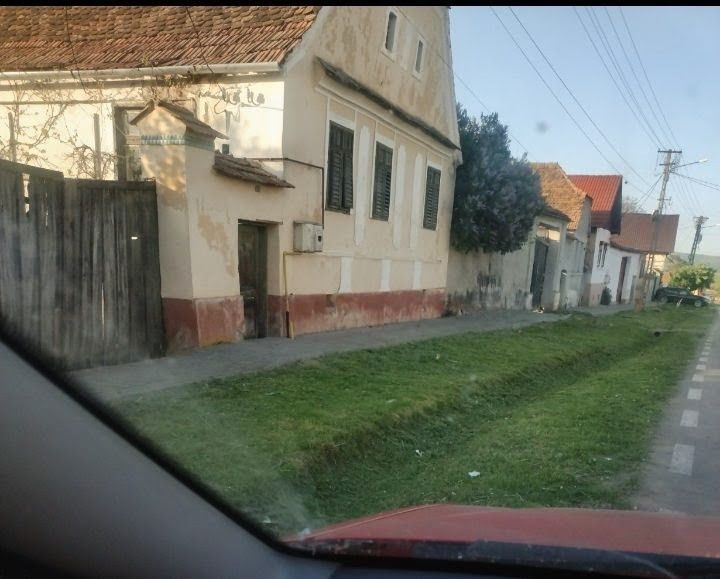 Casă spațioasă cu teren generos de 2241mp in Cincu