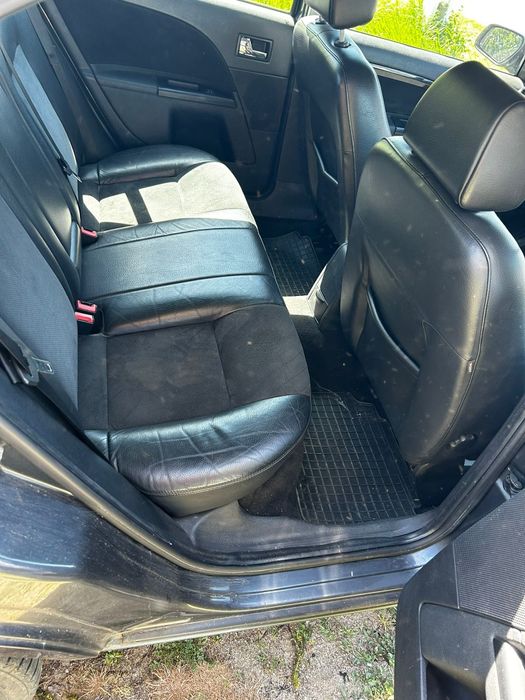 Vând Ford mondeo
