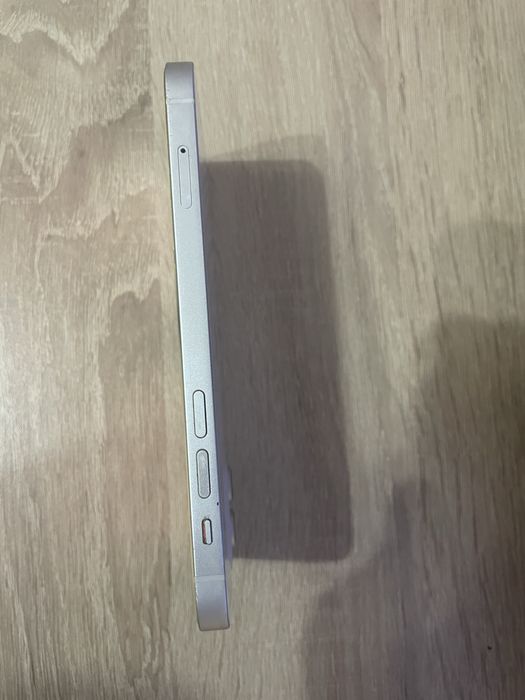 Apple 12 64 GB white