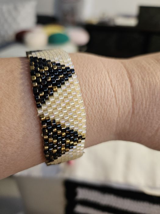 Bratara cusuta manual