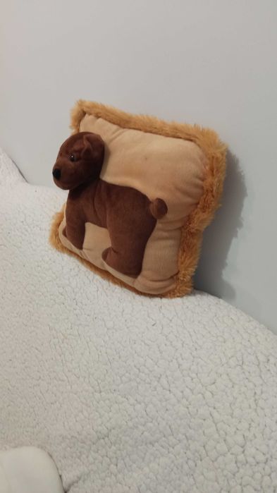 Мека и интересна възглавничка с релефно, сладко кученце