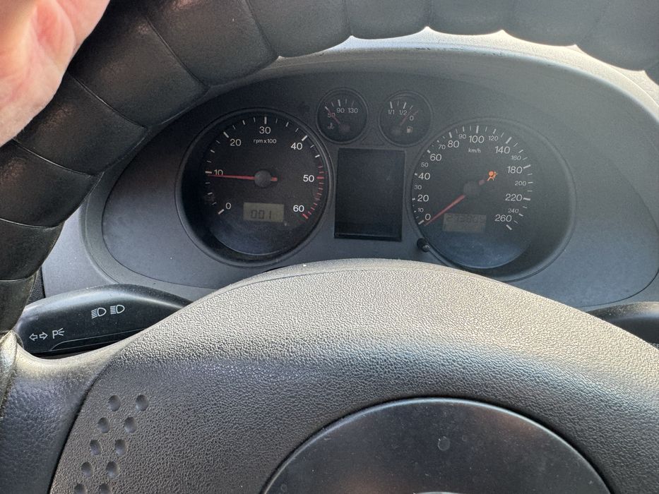 Продавам сеат кордоба на части само