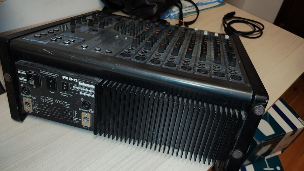 Zeck Power desk PD 8/12 ( mixer cu putere )