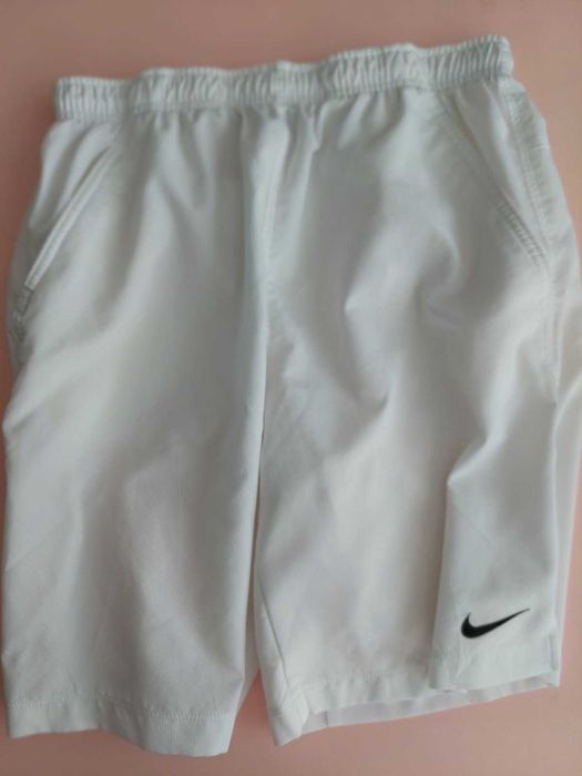 Спортни шорти и 2 тениски NIKE - S