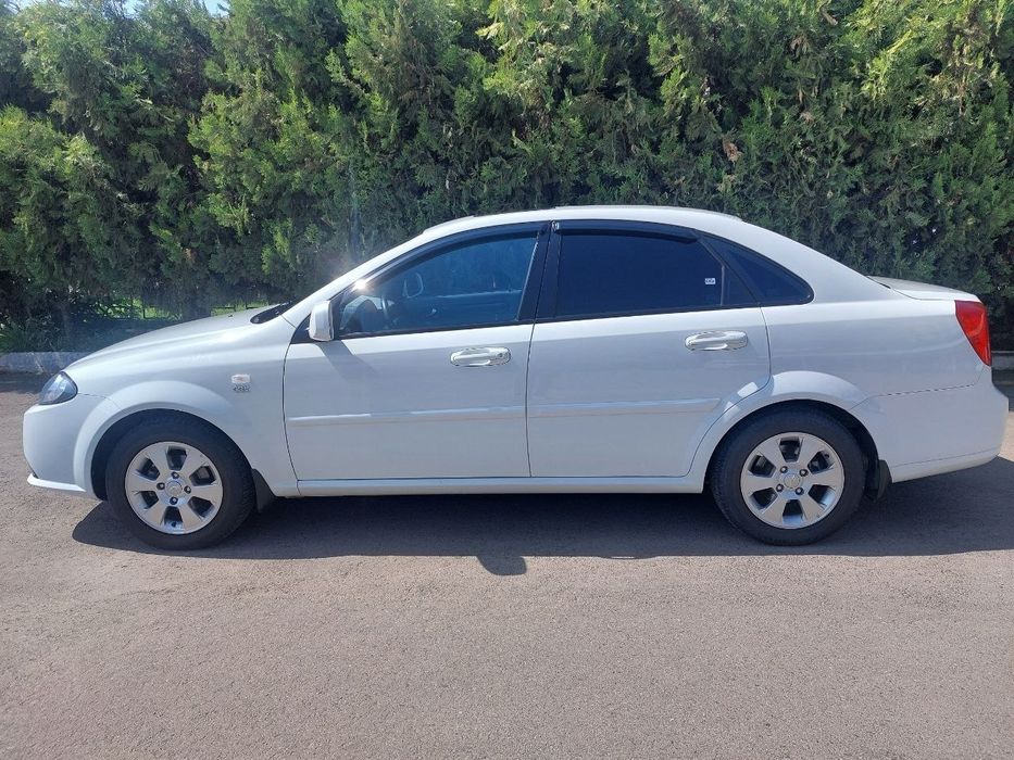 Продаётся автомобиль Lacetty Gentra