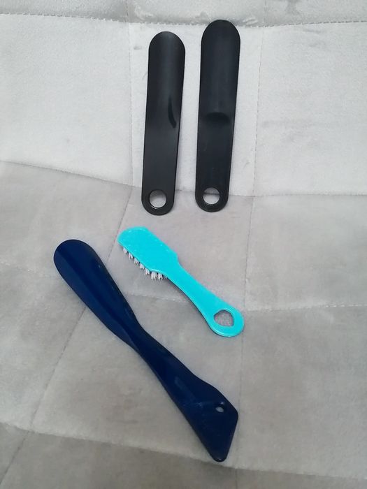 Ложки и щетка для обуви