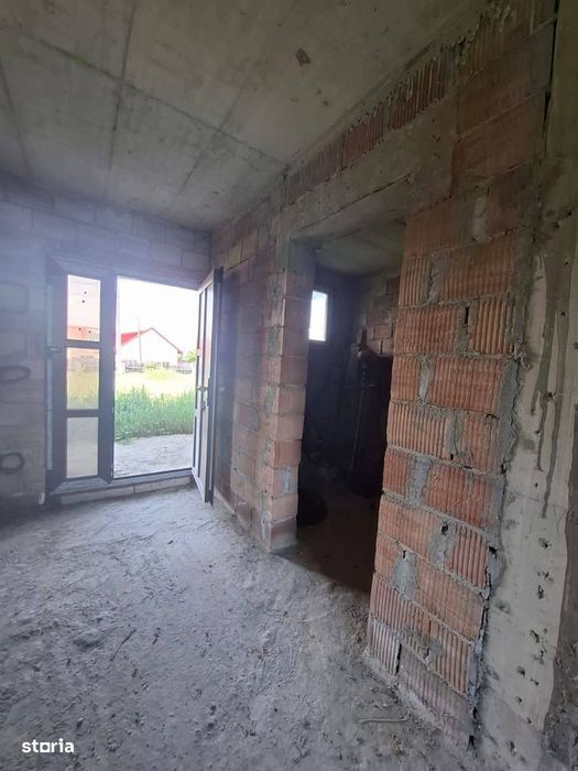 De vanzare Vila la rosu din caramida in apropiere de Roman,79.900 euro
