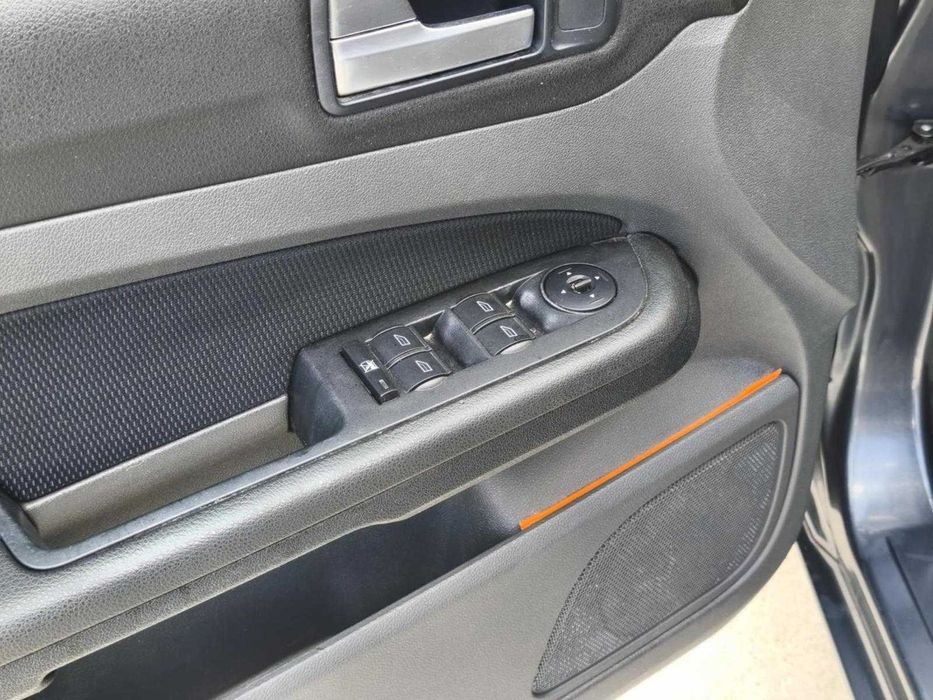 Ford focus 2005 vând sau schimb