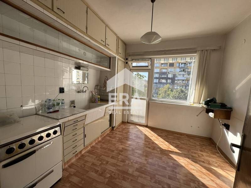 Продава се Тристаен апартамент в Хасково, Дружба 1 - 77 кв.м за 1096 €/кв.м - Снимка #1