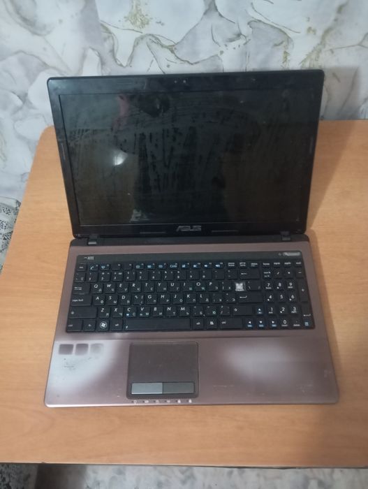 Asus на запчасти, включается