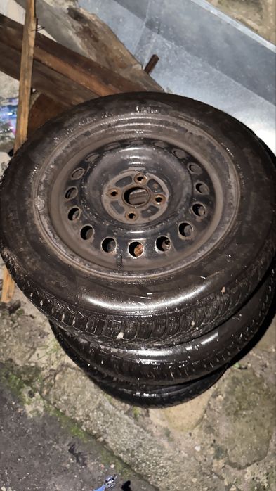 Гуми с джанти 15r 185/65  за  тойота корола версо