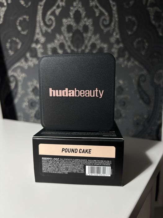 Pudra Huda Beauty