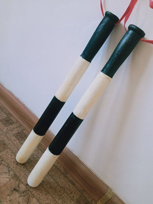 Жезл  регулирования  ПДД  и  другое.