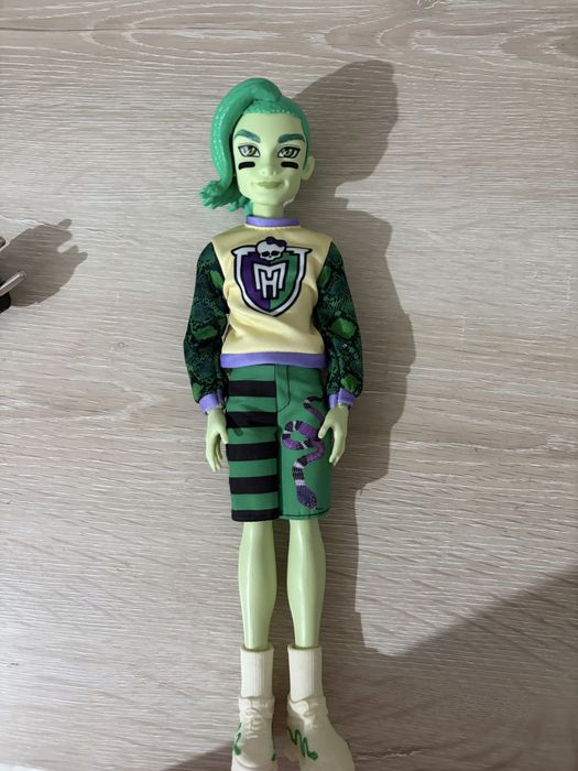Дьюс monster high g3 и фигурки alien stage!