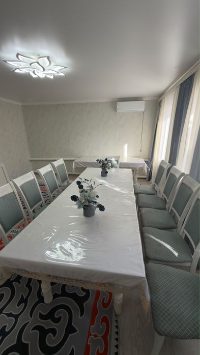 Продам два стола со стульями