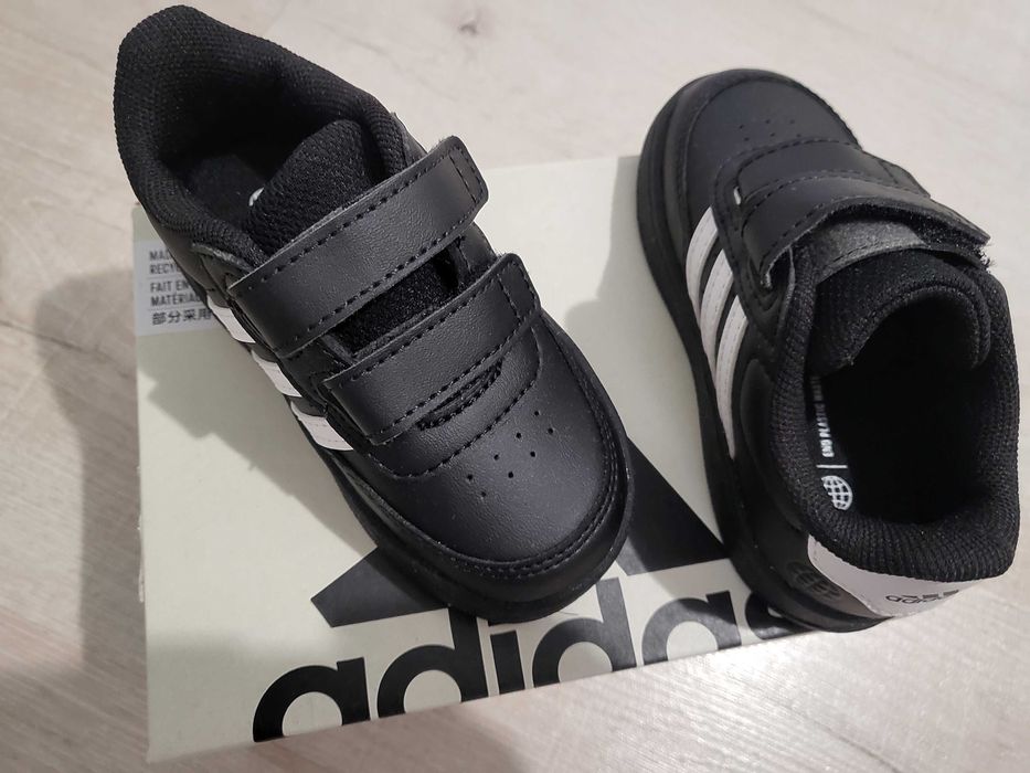 Ново! Детски обувки Adidas